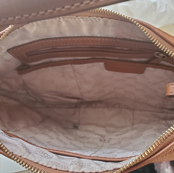 Michael Kors matching bag and shoe. - Picture 3 of 8